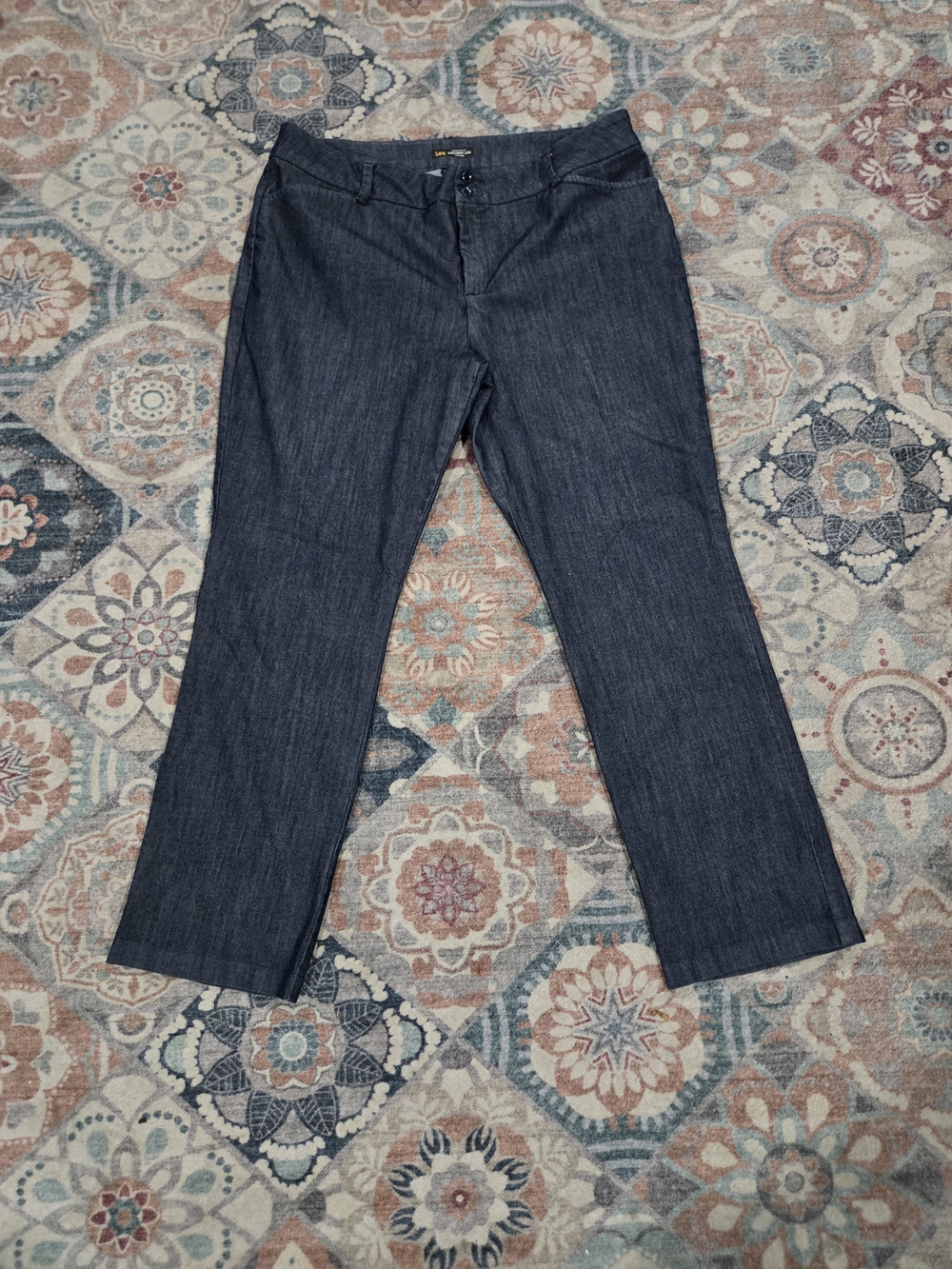 Lee Women's 18M Regular Fit Mid Rise Straight Leg Jeans